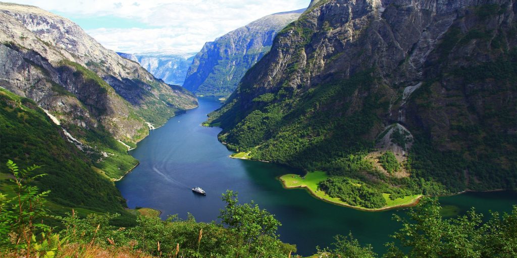 Exploring Norwegian Fjords: A Guide to the Best Scenic Cruises